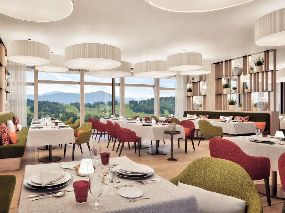 Sospensioni a tamburo in un ristorante d'albergo con vista sulle montagne